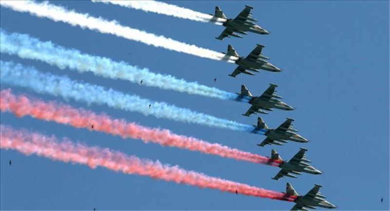 Suriye´de görev yapan Rus pilotlar, Kızıl Meydan üzerinde ´Zafer´ için uçacak