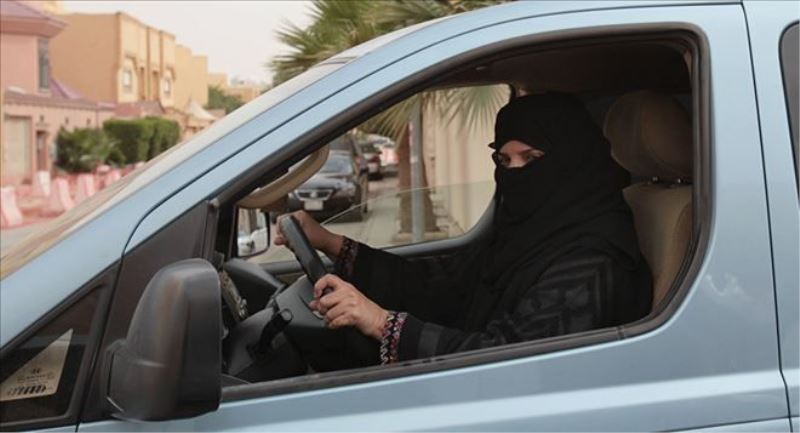 Suudi Prens, kadınların araç kullanma yasağına karşı çıktı: Eskiden de deve güdüyorlardı