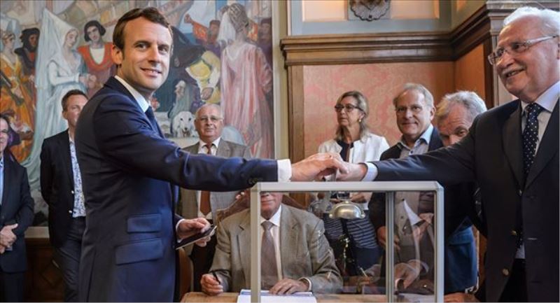 Fransa genel seçimleri: İlk tahminlere göre Macron´un partisi ezici şekilde kazandı