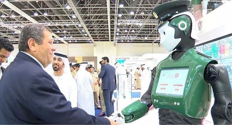 Dubai´de ilk robot polis, göreve başladı