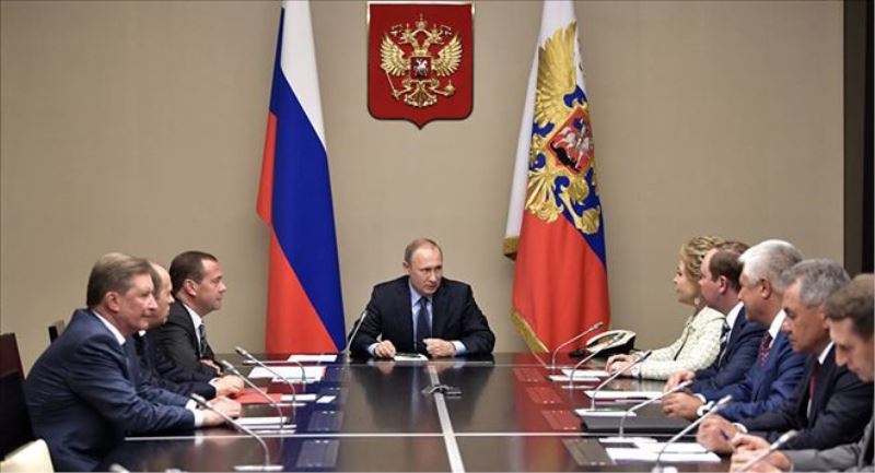 Putin, kurmaylarıyla Suriye´yi ve ABD´yle ilişkileri konuştu