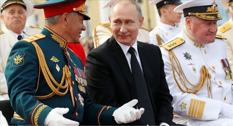 Putin: Rus donanmasının terör ve korsanlığa karşı mücadeleye katkısı büyük