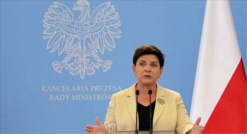 Polonya Başbakanı: Macron´un kibirli açıklamaları siyasetteki tecrübesizliği