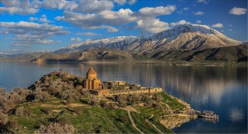 İran, Van´daki kiliseye 7 asırlık çanını iade edecek