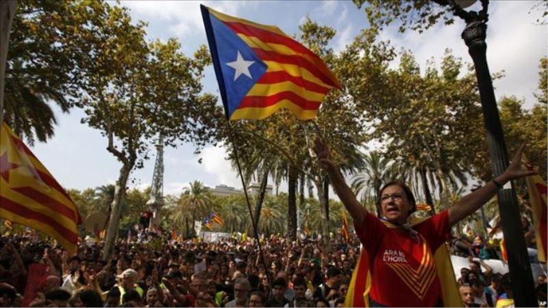 Katalanlar Referandum Kararından Vazgeçmiyor