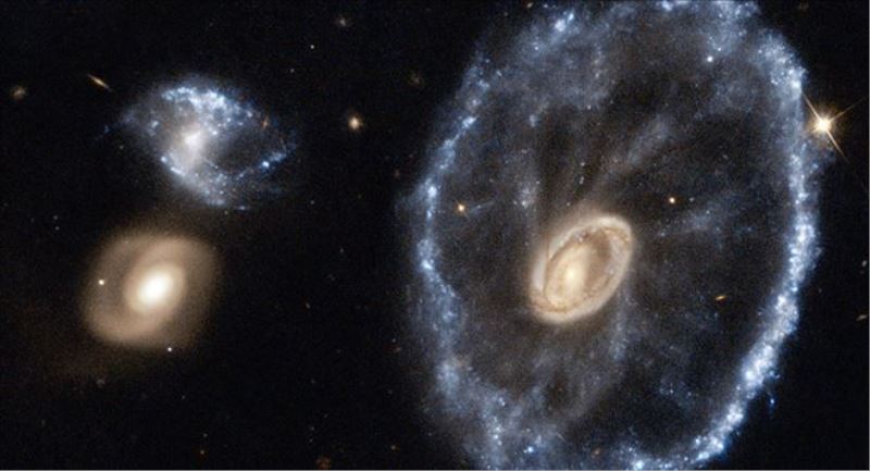Hubble, Yontar Takımyıldızı´ndaki ´Tekerlek Galaksi´yi görüntüledi