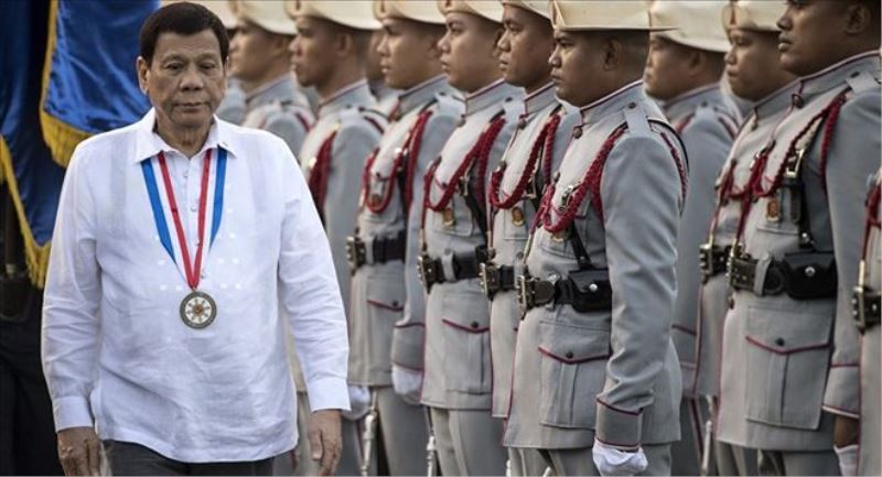 Filipinler lideri Duterte´den asker ve polise talimat: Diktatör olmak istersem beni vurun