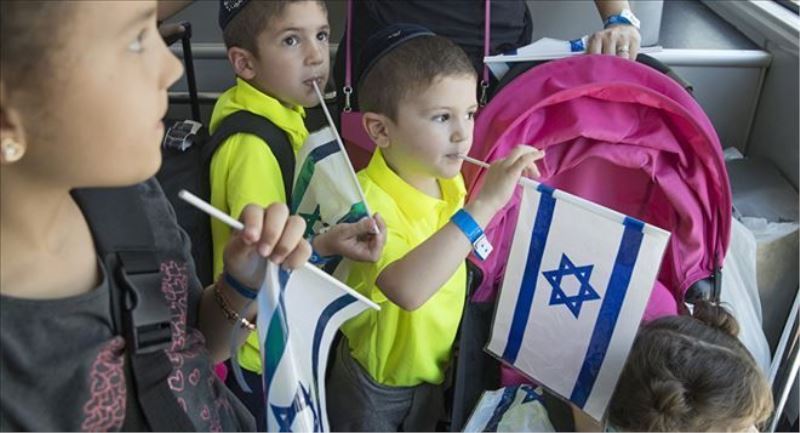 İsrail ordusundan öğrencilere ´Tanrı istemezse deprem olmaz´ mesajlı eğitim kitapçığı