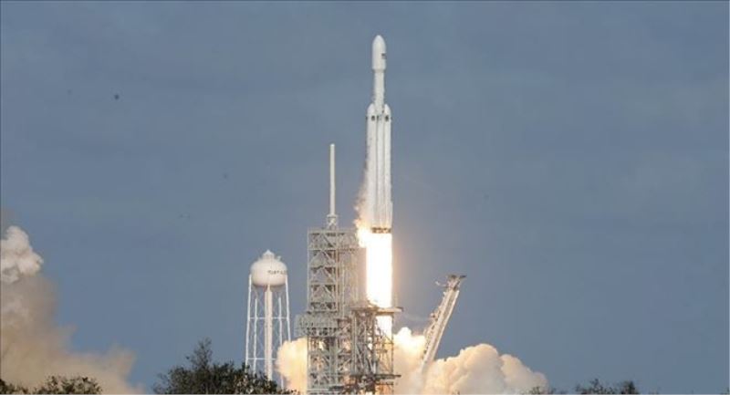 SpaceX dünyanın en güçlü roketini fırlattı