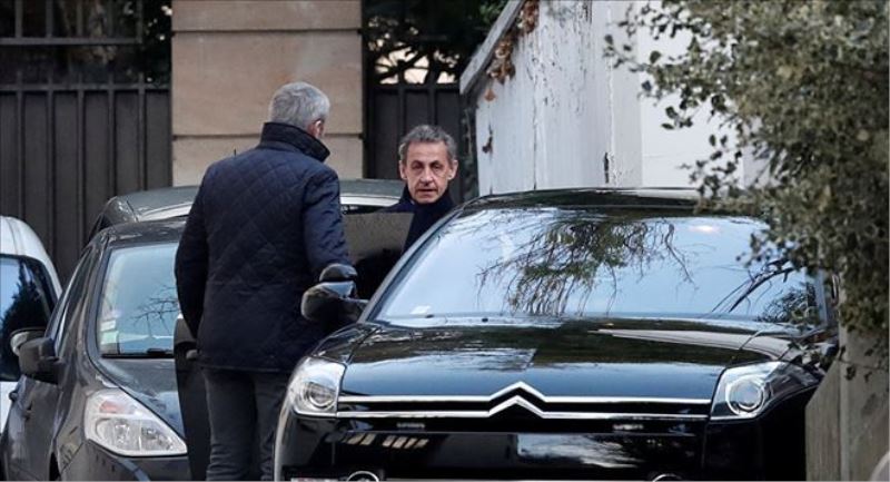 Hakkında yolsuzluk soruşturması açılan Sarkozy, adli denetimle serbest bırakıldı