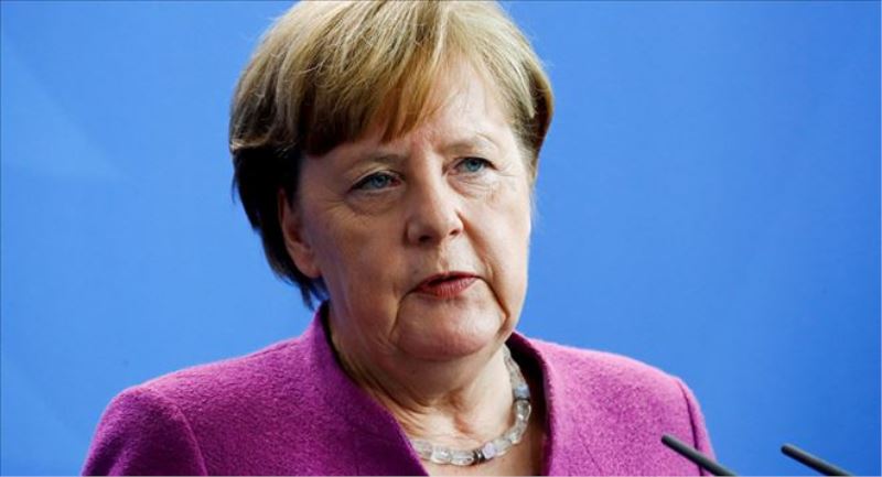 Merkel, Özil ve Gündoğan´ın Erdoğan ile buluşmasını eleştirdi