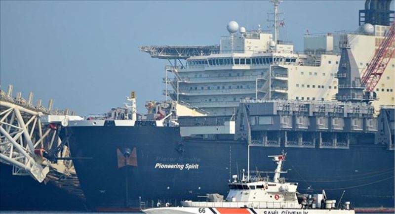 Dünyanın en büyük inşaat gemisi, Türk Akımı için Karadeniz´e dönüyor