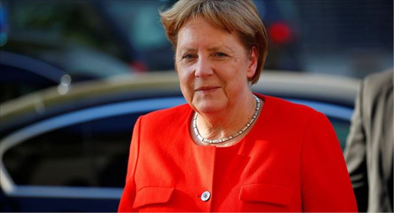 Merkel: NATO, Rusya ile akla uygun ilişkiler istiyor