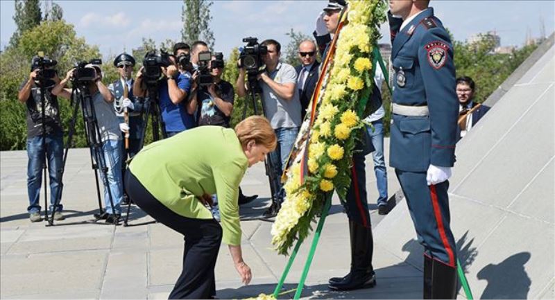 Merkel Erivan´da 1915 anıtına çelenk bıraktı, ´soykırım´ demedi