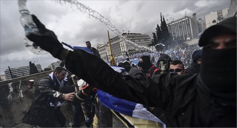 Yunanistan´da olaylı Prespa protestosu: Makedonya Yunan´dır, elinizi çekin