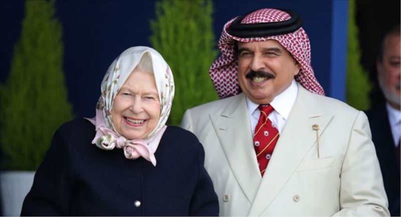 Kraliçe 2. Elizabeth´in Bahreyn Kralını ağırlaması tepki çekti