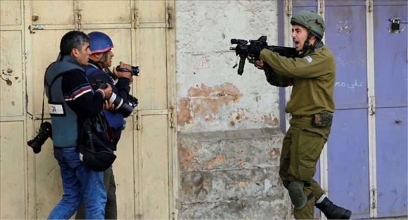 İsrail, Batı Şeria´da gazetecileri gözaltına aldı: Aralarında AA kameramanı da var