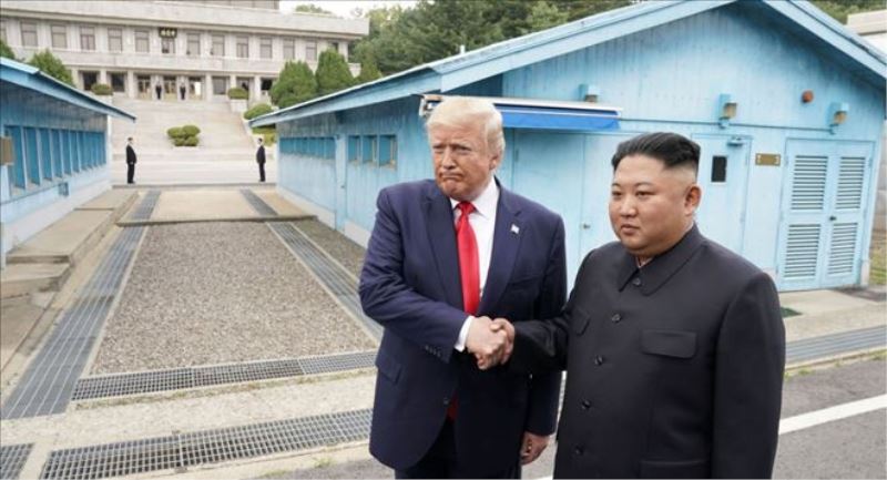 Kore sınırında yine tarihi anlar: Kim son anda gelen teklifi kabul etti, Trump Kuzey Kore tarafına geçti