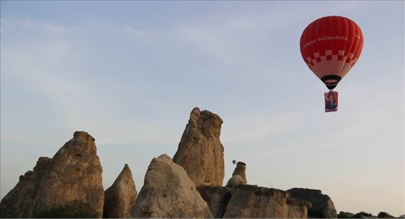Türkiye´nin ´yerli ve milli´ ilk sıcak hava balonu Atatürk ve Türk Bayrağı ile havalandı