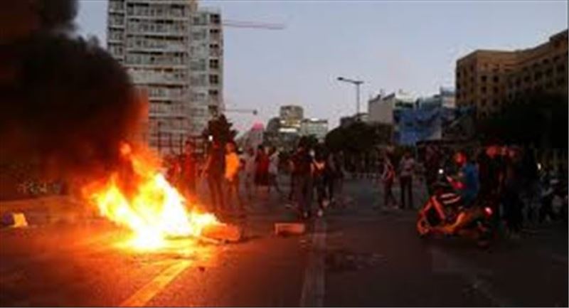 Lübnan´da protestocular Merkez Bankası´na girmeye çalıştı
