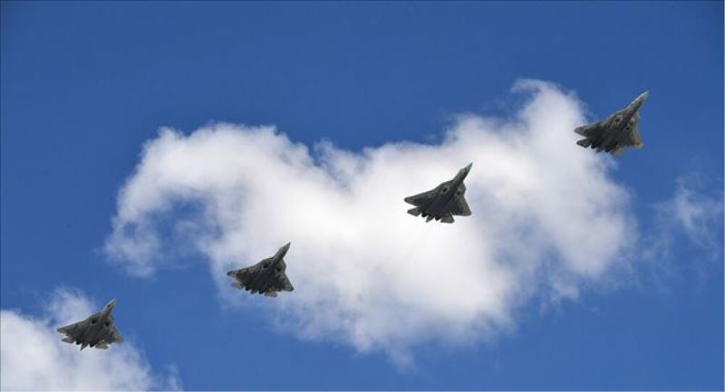 Rusya avcı uçaklarının ‘sürü halinde´ kullanımını test etti