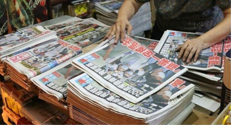 Hong Kong´da medya patronuna gözaltıyı protesto: Gazete satışları iki katına çıktı