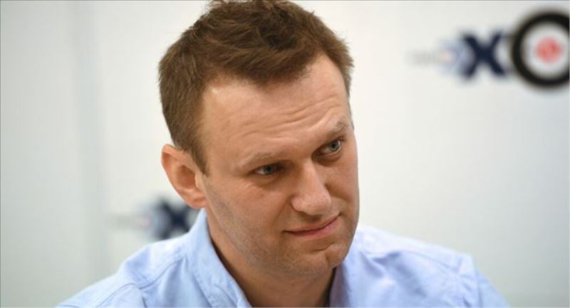 Ekibinin ´zehirlendiğini´ söylediği Navalnıy tedavi için Almanya´ya götürüldü