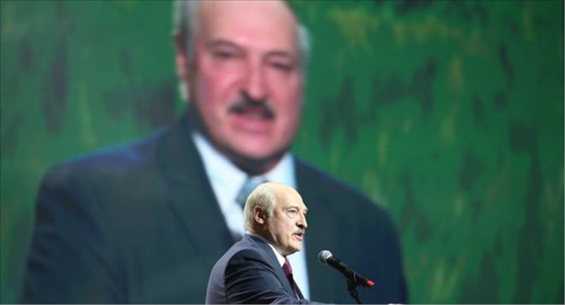 Lukaşenko tartışmalı seçimlerden sonra yemin ederek görev başladı