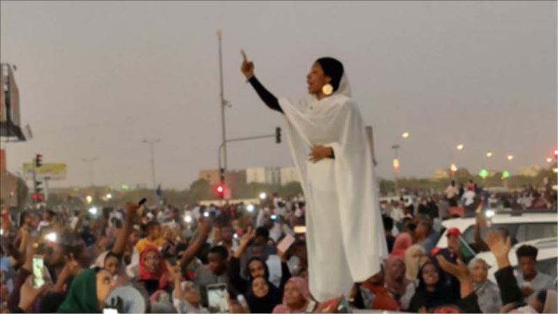 Sudanlı kadınlar direnişin ön saflarına geri döndü.