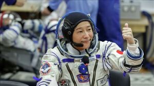 Japon milyarder Maezawa, 12 günlük uzay gezisine başladı