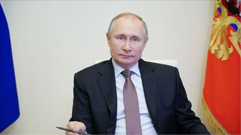 Putin, ´yabancı ajan´ kabul edilen kişilerin seçimlere katılımını düzenleyen yasayı imzaladı