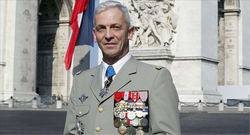 Fransa Genelkurmay Başkanı, muhtıra yazan askerleri istifaya çağırdı