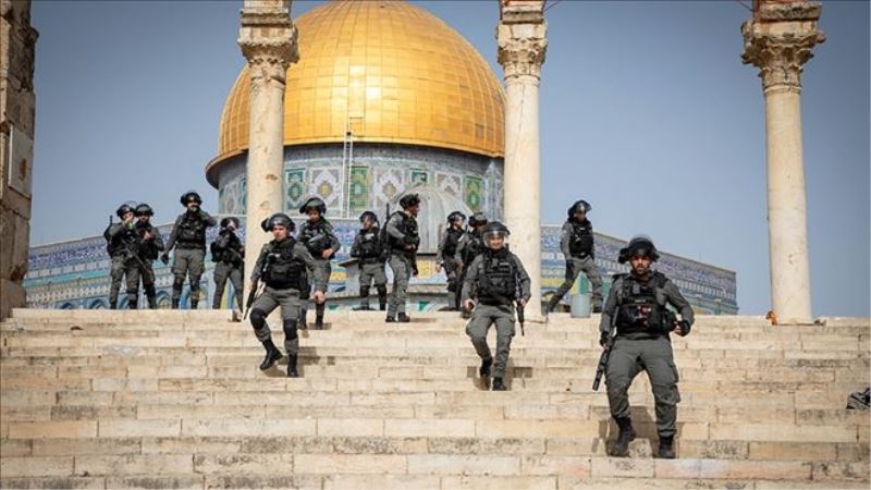 İsrail polisi, cuma namazı sonrası Mescid-i Aksa´daki cemaate ses bombalarıyla saldırdı