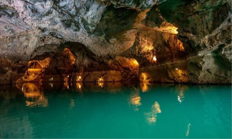 Türkiye´nin en uzun yeraltı gölü: Altınbeşik Mağarası