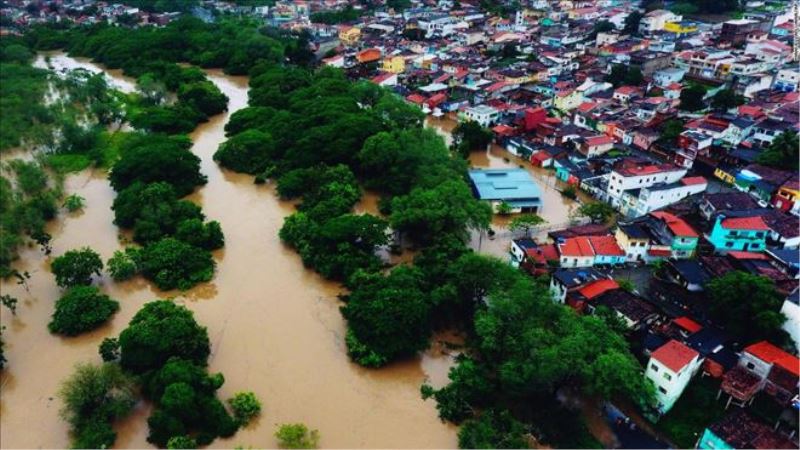 Brezilya yağmurları: Minas Gerais ölümcül toprak kaymaları ve sellerden etkilendi
