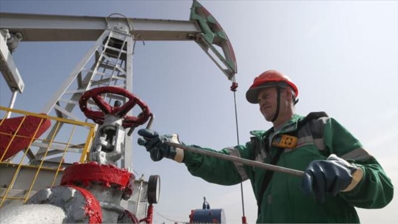OPEC+, ABD ve Hindistan´dan gelen baskıya meydan okuyarak petrol fiyatlarındaki yükselişin ortasında Mart ayı üretim artışını kabul etti