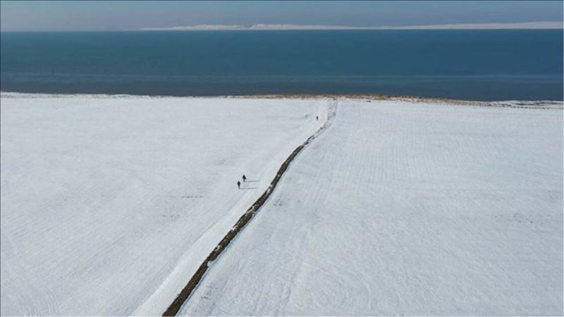 2 bin 500 kamyon kar Tuz Gölü´ne taşındı, su seviyesi yükseldi
