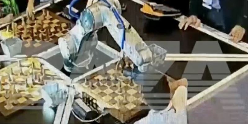 Satranç robotu yedi yaşındaki çocuğun parmağını kırdı