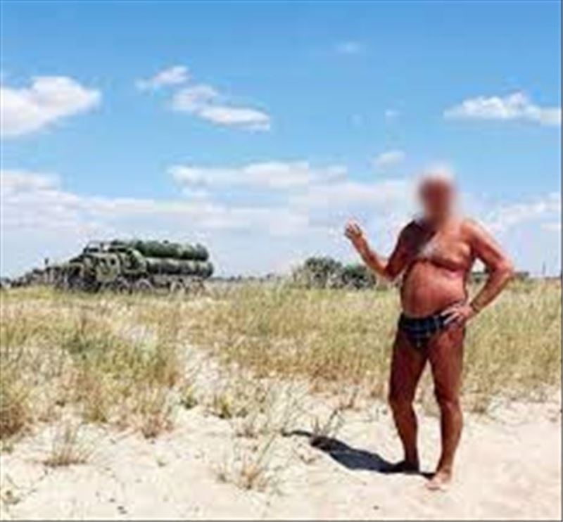 Rus turist yanlışlıkla Putin´in silahlarının yerini ifşa etti
