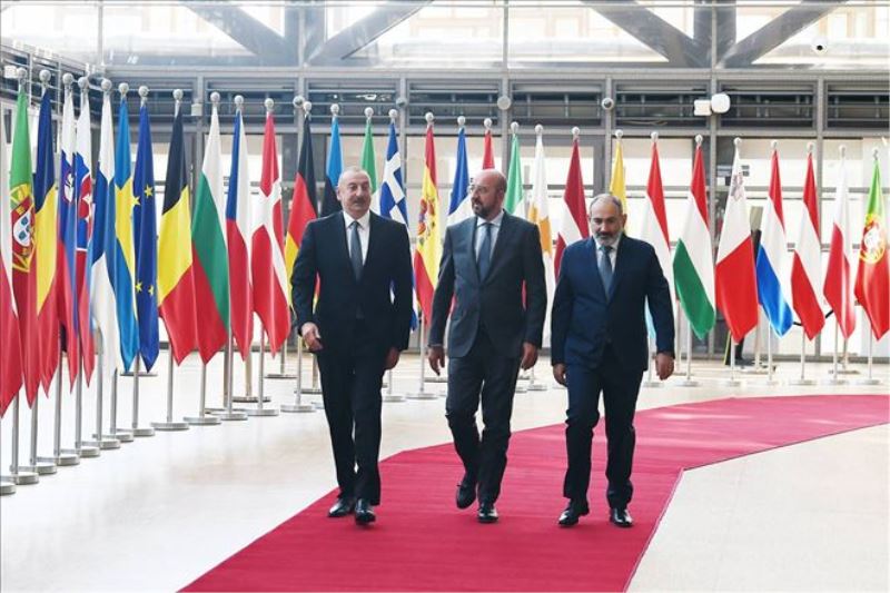 Aliyev, Paşinyan ve Michel´den üçlü zirve