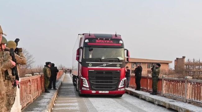 35 yıl sonra bir ilk! Türkiye-Ermenistan sınır kapısı yardım konvoylarının gelmesi için açıldı