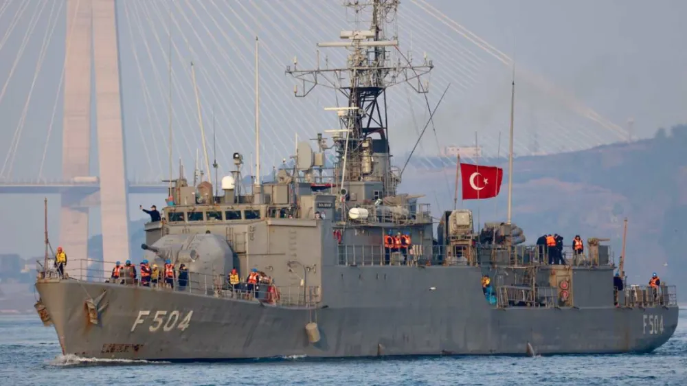 Türk savaş gemileri KKTC