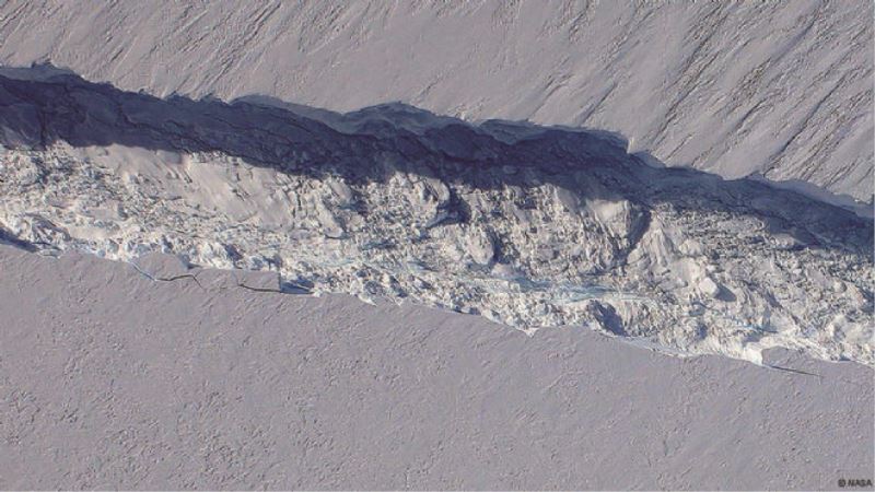Antarktika buzulu yok oluyor