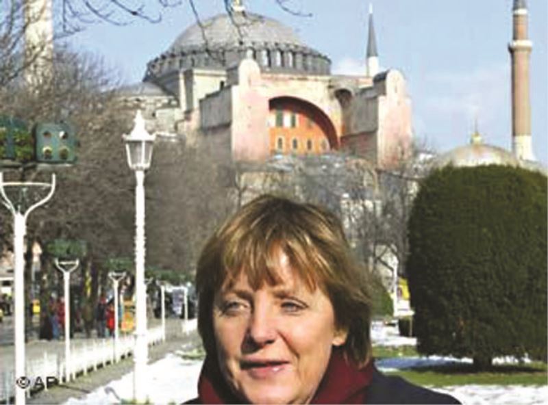 Merkel: Türkiye`nin Önü Açık