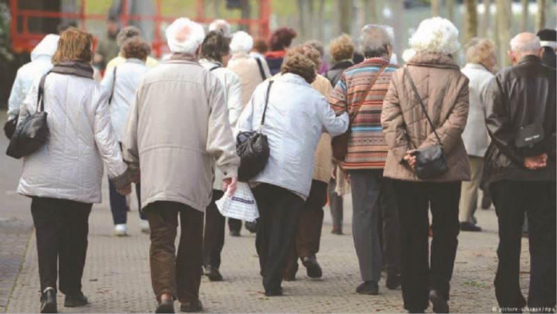Almanya`da Emekliliğe geçiş yaşı yükseldi