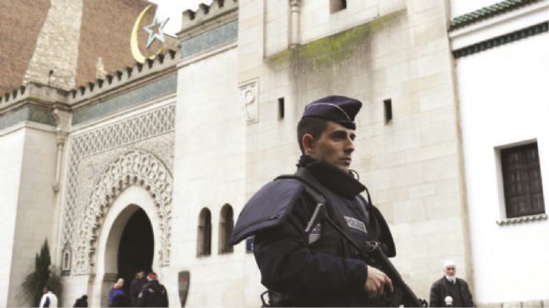 Fransız Müslümanlar: 40 yıl geçse de göçmensiniz