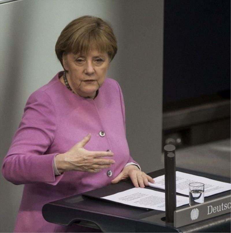 Merkel Türkiye´yi Övüyor