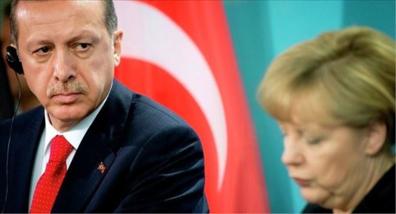 ´Erdoğan krizi Merkel´i daha da köşeye sıkıştırdı´