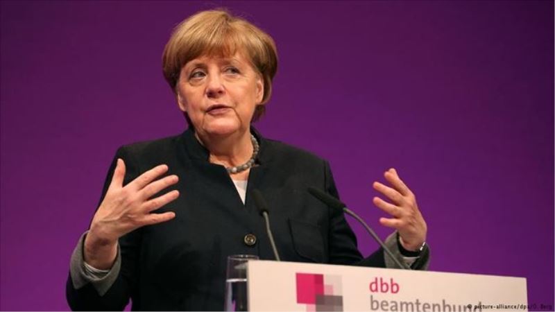 Merkel sığınmacıları sınır dışı etme uygulamasını hızlandırıyor 