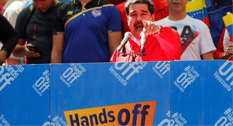 Maduro kendi kullandığı araçla başkenti gezip ABD´ye mesaj verdi